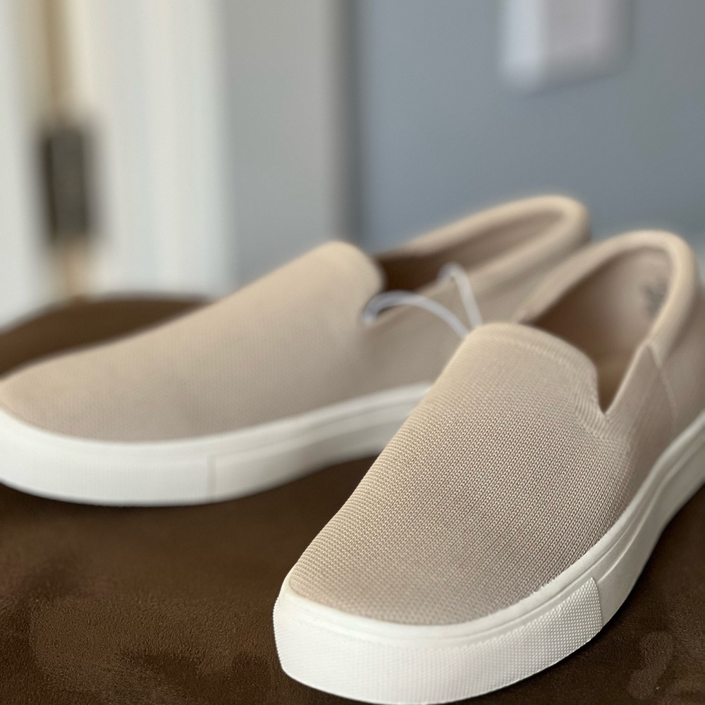 *NWT* Old Navy slip on sneakers